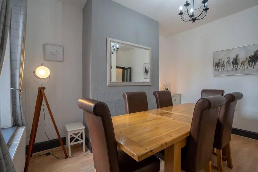 Spacious Town House ลิธึม เซนต์ แอนน์ส ภายนอก รูปภาพ