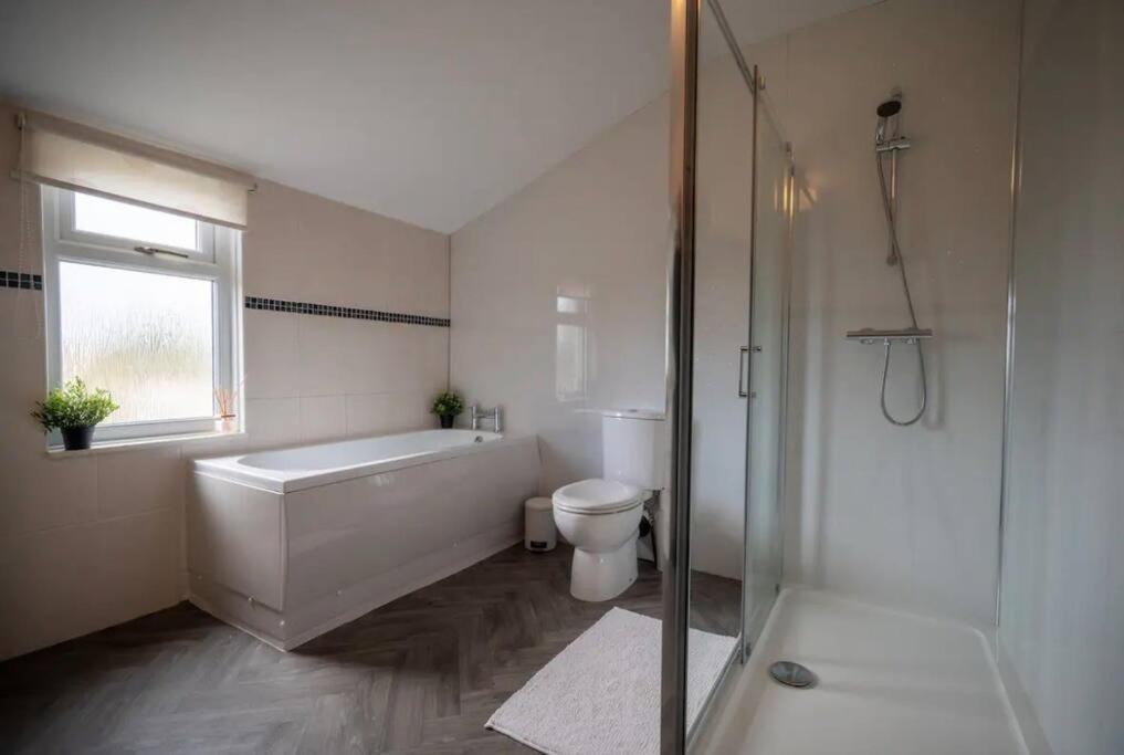Spacious Town House ลิธึม เซนต์ แอนน์ส ภายนอก รูปภาพ