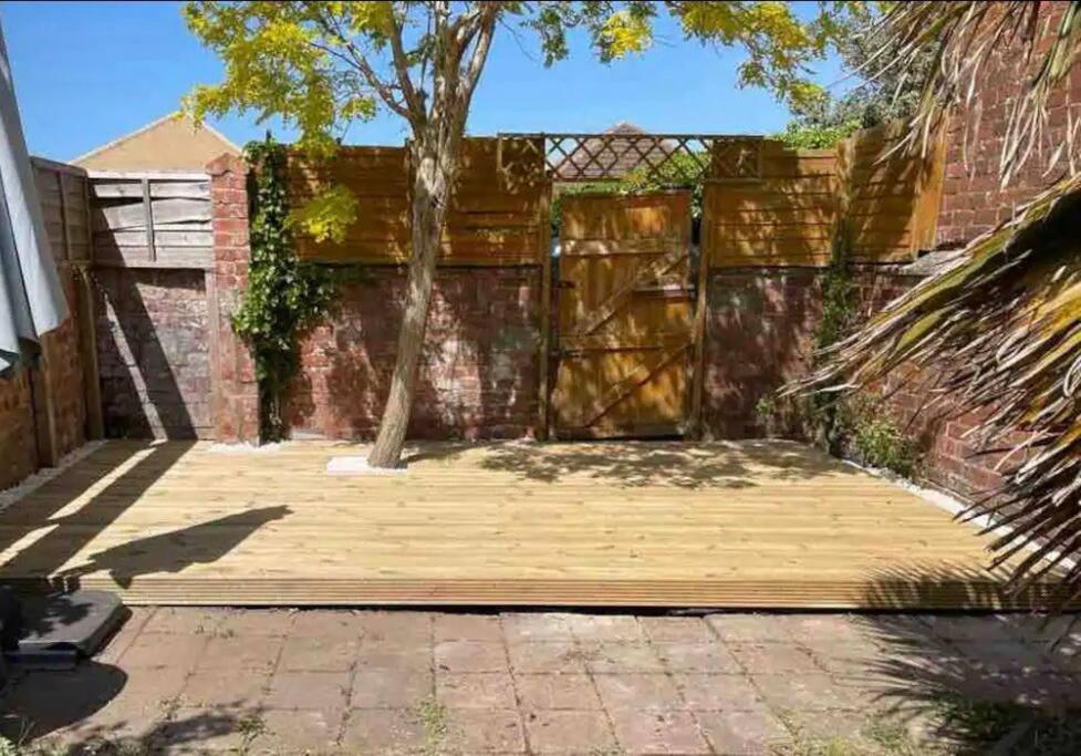 Spacious Town House ลิธึม เซนต์ แอนน์ส ภายนอก รูปภาพ